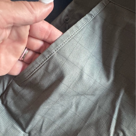 Quiksilver Tan subtle plaid AMPHIBIAN shorts-versatile for IN & OUT of the water - Picture 6 of 12